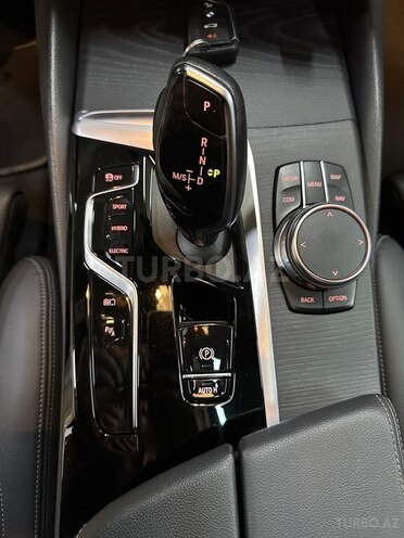 BMW 530e-23