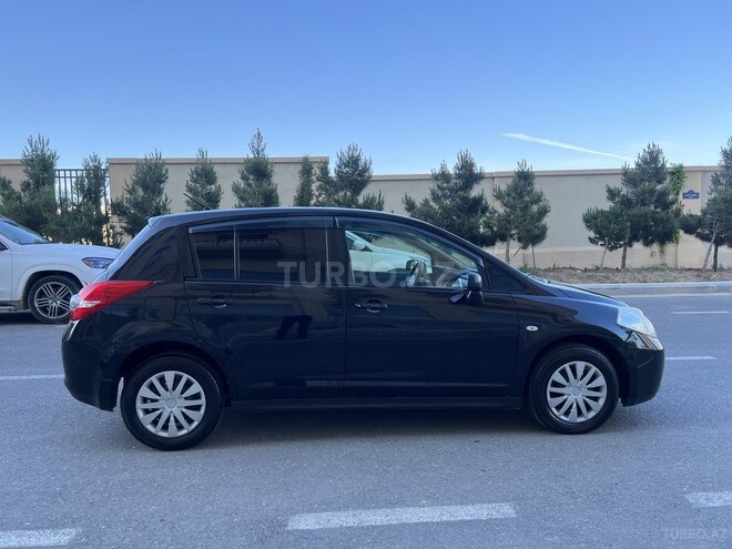 Nissan Tiida-12
