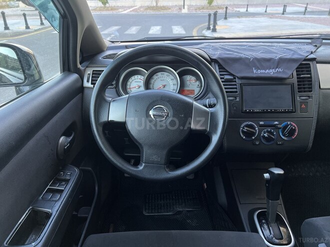 Nissan Tiida-14