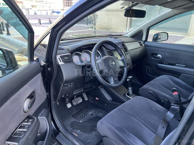 Nissan Tiida-15