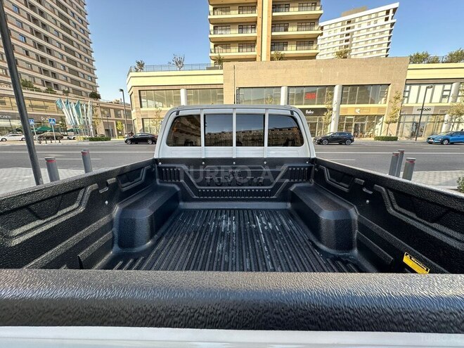 Toyota Hilux 2011, 240,000 km - 2.7 l - Bakı