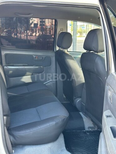 Toyota Hilux 2011, 240,000 km - 2.7 l - Bakı