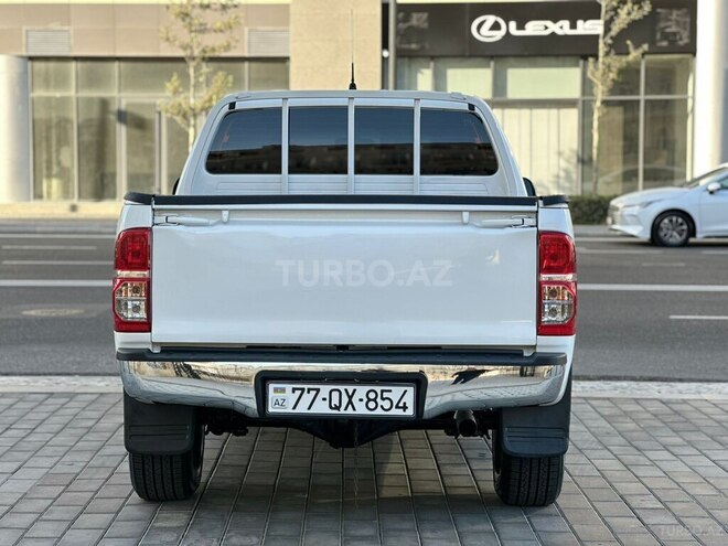 Toyota Hilux 2011, 240,000 km - 2.7 l - Bakı