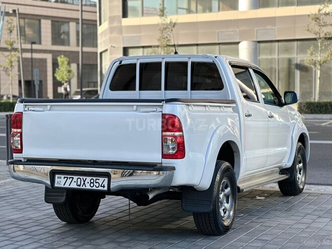 Toyota Hilux 2011, 240,000 km - 2.7 l - Bakı