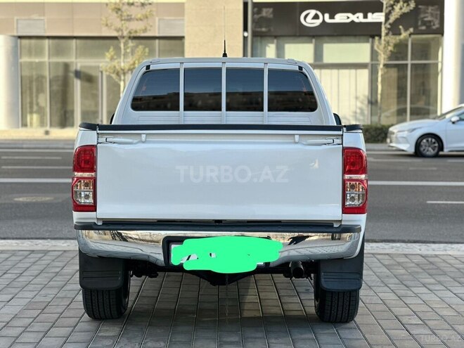 Toyota Hilux 2011, 240,000 km - 2.7 l - Bakı