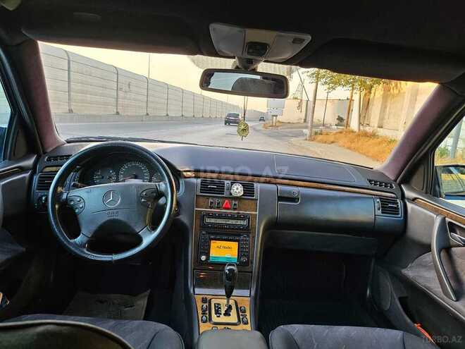 Mercedes E 220 d 2001, 287,528 km - 2.2 l - Bakı