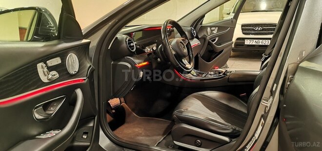 Mercedes E 300-21