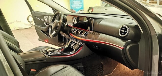 Mercedes E 300-17