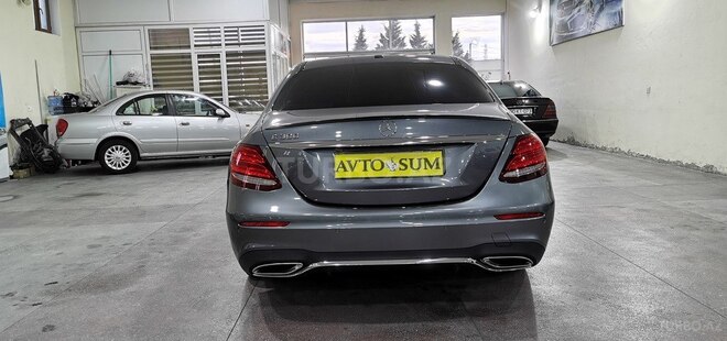 Mercedes E 300-9