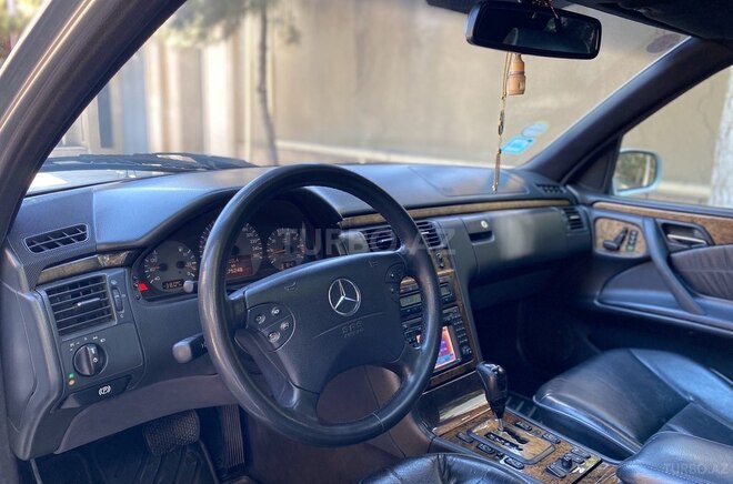 Mercedes E 320 2000, 270,000 km - 3.2 l - Bakı