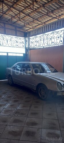 Mercedes E 220 d 1996, 100,000 km - 2.2 l - Neftçala