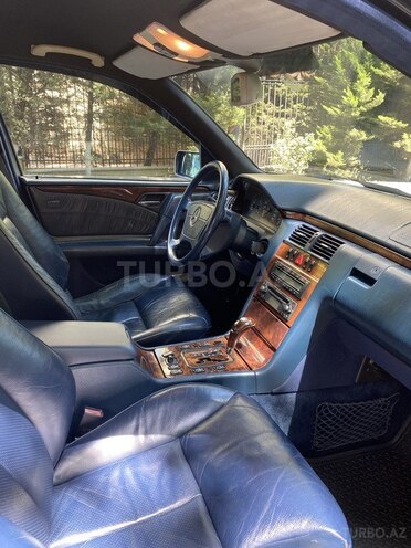 Mercedes E 240 1998, 380,000 km - 2.4 l - Bakı