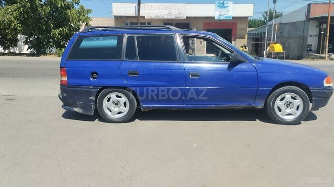 Opel Astra 1994, 352,445 km - 1.6 l - Quba