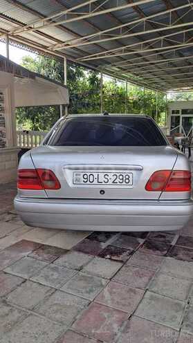 Mercedes E 220 d 1999, 520,636 km - 2.2 l - Salyan