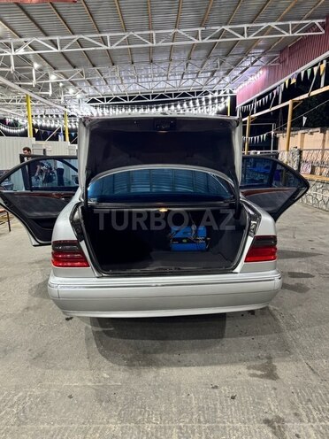 Mercedes E 270 1999, 290,000 km - 2.7 l - Ağcabədi