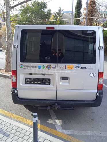 Ford Transit-9