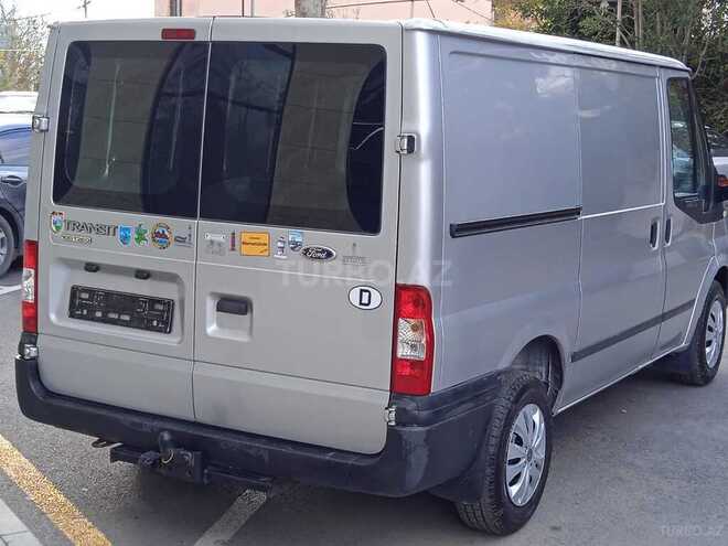 Ford Transit-12