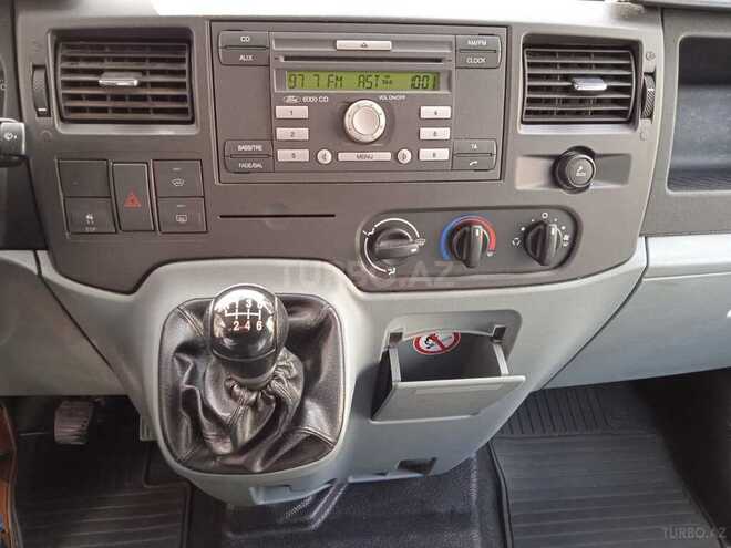 Ford Transit-7