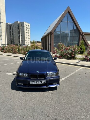 BMW 320-1