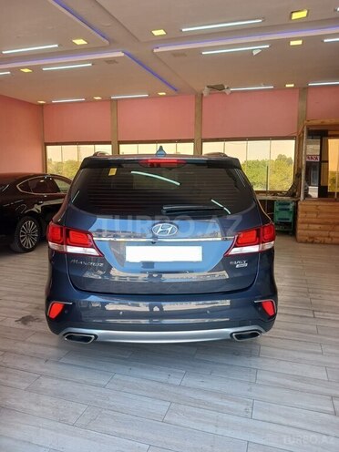 Hyundai Grand Santa Fe-2