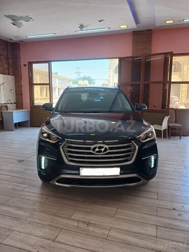 Hyundai Grand Santa Fe-1