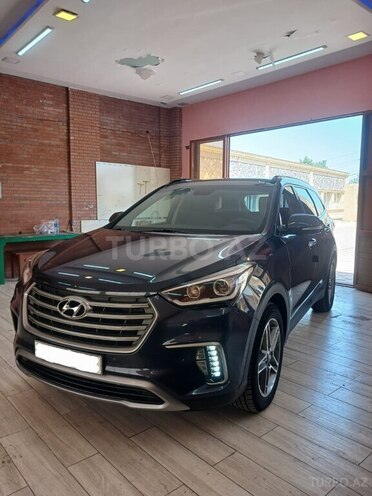 Hyundai Grand Santa Fe-5