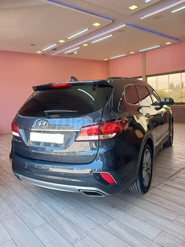 Hyundai Grand Santa Fe-6