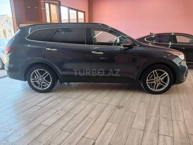 Hyundai Grand Santa Fe-9