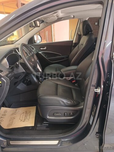 Hyundai Grand Santa Fe-10
