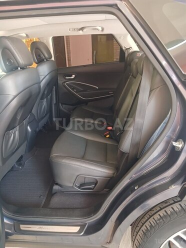 Hyundai Grand Santa Fe-12
