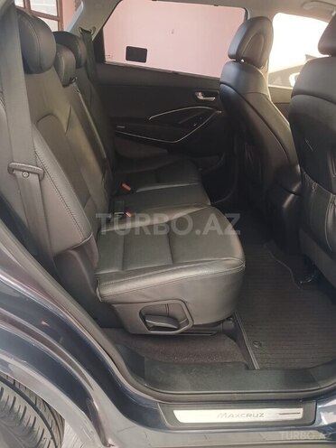 Hyundai Grand Santa Fe-13