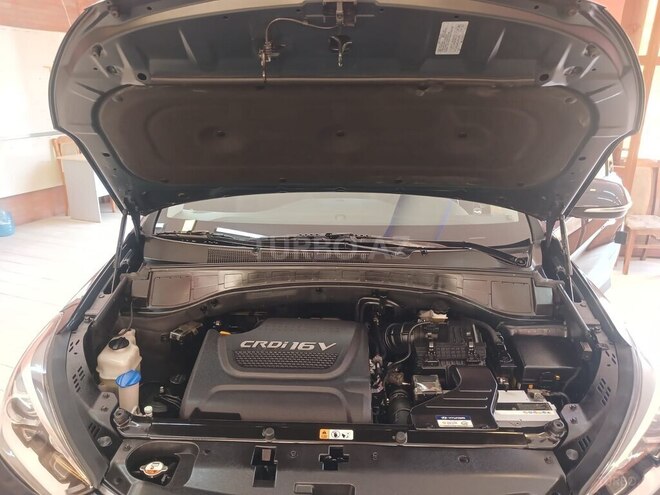 Hyundai Grand Santa Fe-14
