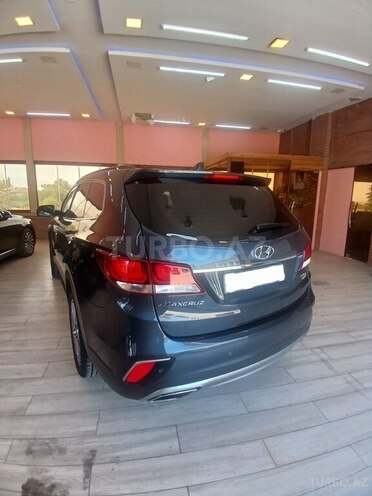 Hyundai Grand Santa Fe-7