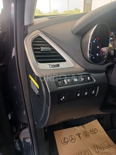 Hyundai Grand Santa Fe-15