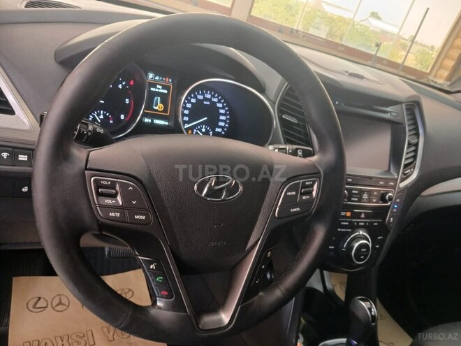 Hyundai Grand Santa Fe-16