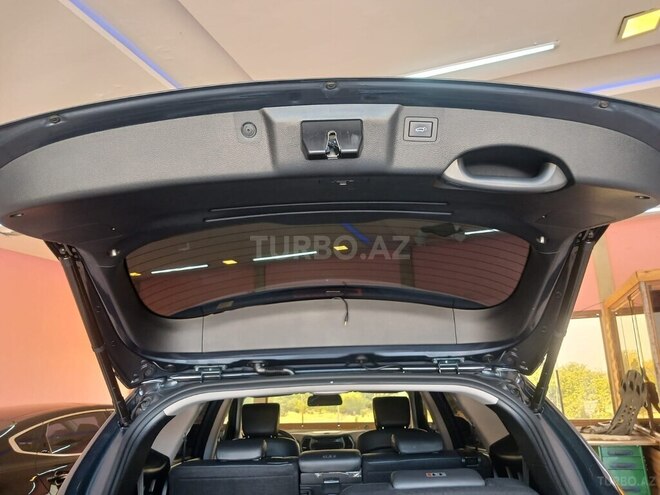 Hyundai Grand Santa Fe-18