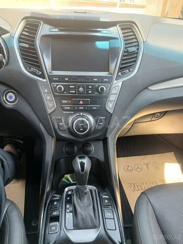 Hyundai Grand Santa Fe-17