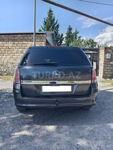 Opel Astra 2009, 172,400 km - 1.4 l - Şəki