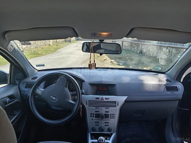 Opel Astra 2009, 172,400 km - 1.4 l - Şəki