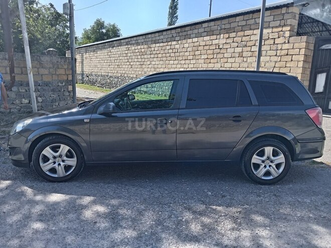Opel Astra 2009, 172,400 km - 1.4 l - Şəki