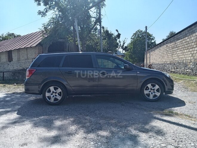 Opel Astra 2009, 172,400 km - 1.4 l - Şəki