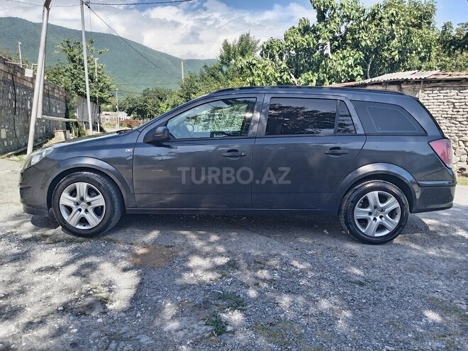 Opel Astra 2009, 172,400 km - 1.4 l - Şəki