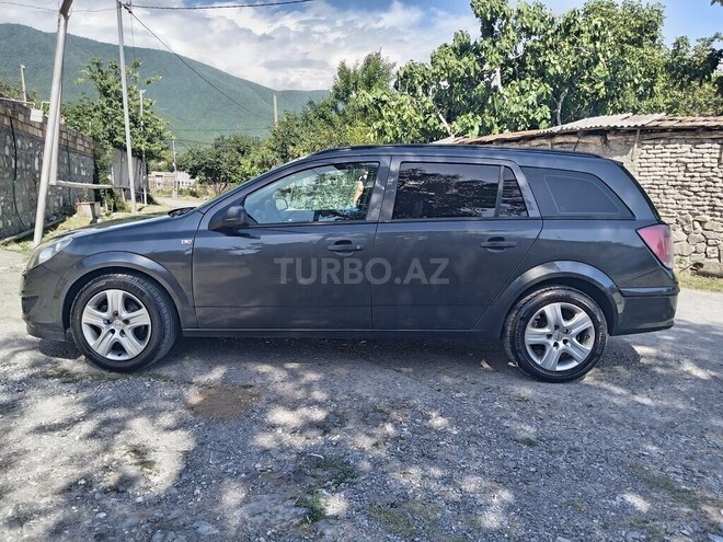 Opel Astra 2009, 172,400 km - 1.4 l - Şəki