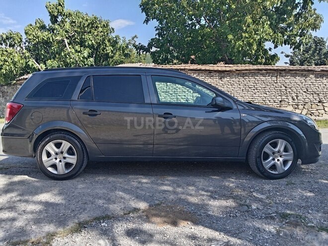 Opel Astra 2009, 172,400 km - 1.4 l - Şəki