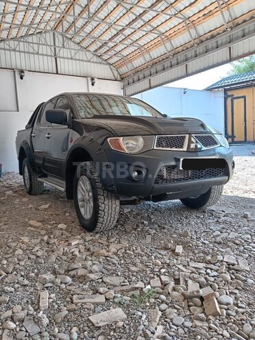 Mitsubishi L200 2014, 400,000 km - 2.5 l - Şabran