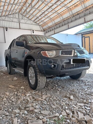 Mitsubishi L200 2014, 400,000 km - 2.5 l - Şabran