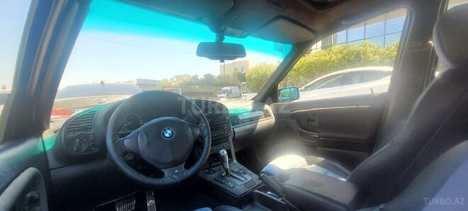 BMW 320-8