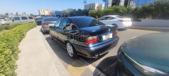 BMW 320-2