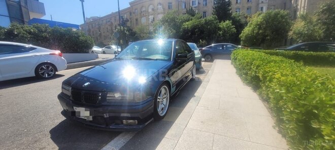 BMW 320-3