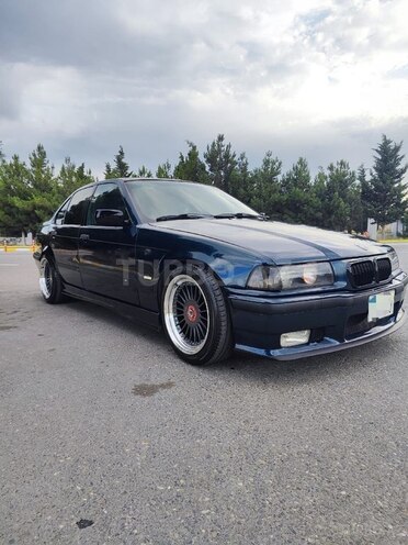 BMW 320-13